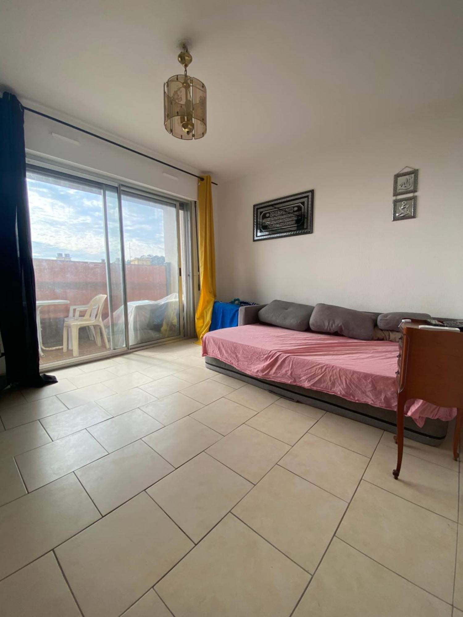 Apparemment Appartement *